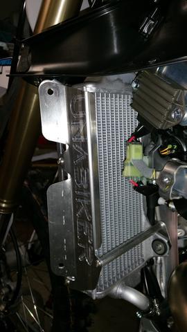 UNABIKER 水箱保护 YAMAHA 黑